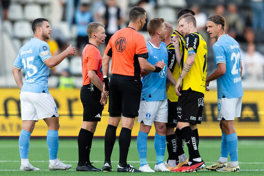 Irriterat mellan Malmö FFs Anders Christiansen och