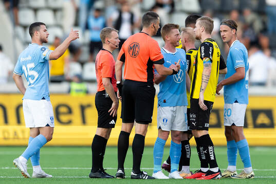 Irriterat mellan Malmö FFs Anders Christiansen och