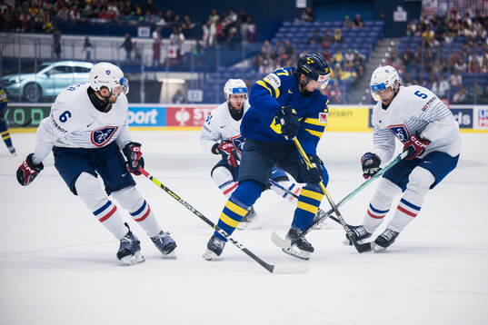 Vincent Llorca of France and Enzo Guebey of France against