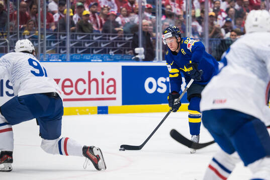 Lucas Raymond of Sweden scores the 1-0 goal