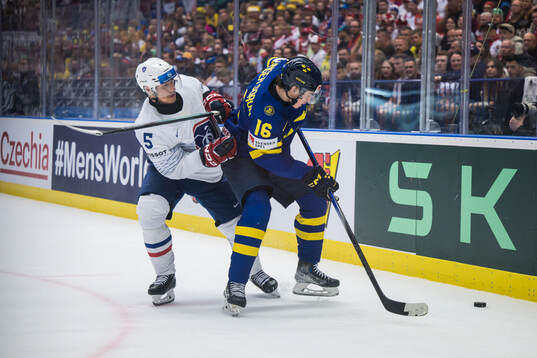 Enzo Guebey of France and Felix Unger Sörum of Sweden