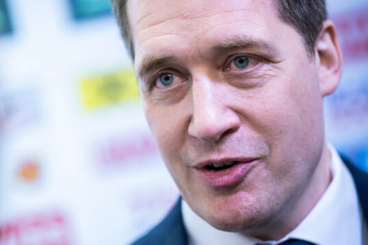 Head coach Sam Hallam of Sweden