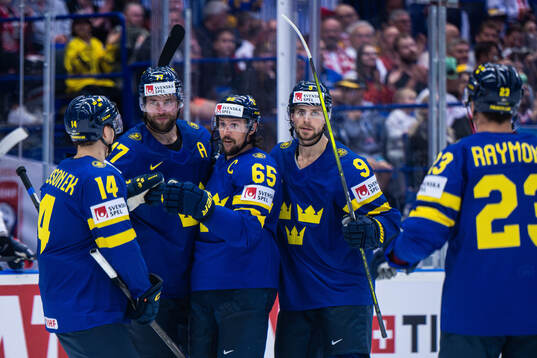 Erik Karlsson celebrate the 2-1 goal with Joel Eriksson Ek,