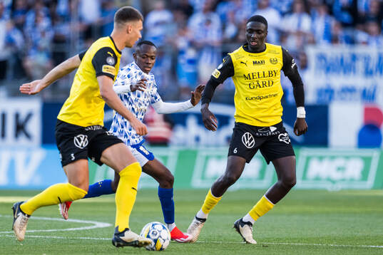 Mjällbys Arvid Brorsson och Seedy Imam Jagne mot IFK