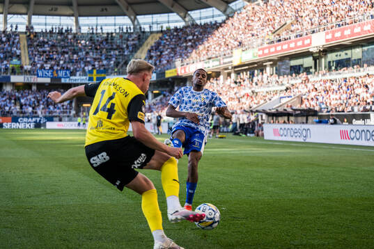 Mjällbys Herman Johansson och IFK Göteborgs Paulos Abraham