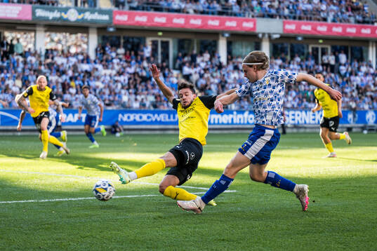 Mjällbys Colin Rösler och IFK Göteborgs Oscar Pettersson