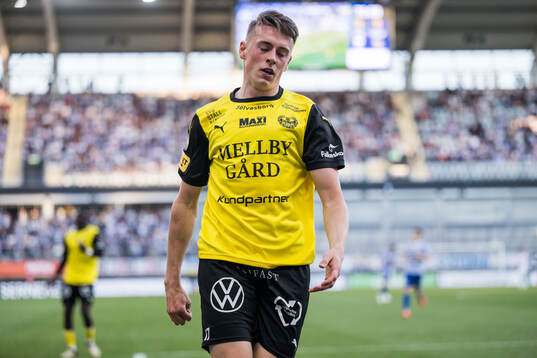 Mjällbys Elliot Stroud deppar