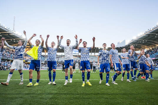 IFK Göteborgs spelare jublar