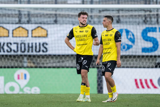 Mjällbys Colin Rösler och Nicklas Røjkjær deppar