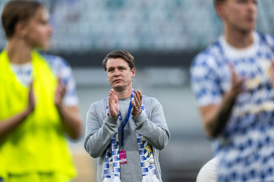 IFK Göteborgs tekniska direktör Ola Larsson jublar
