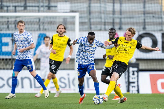 IFK Göteborgs Malick Junior Yalcouye och Mjällbys