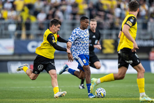 Mjällbys Jesper Gustavsson och IFK Göteborgs Paulos