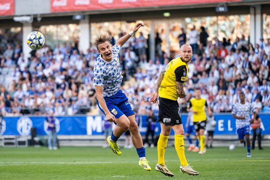 IFK Göteborgs Linus Carlstrand och Mjällbys Adam Ståhl