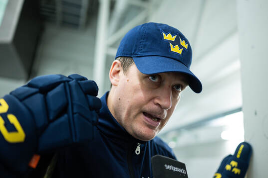 Head coach Sam Hallam of Sweden