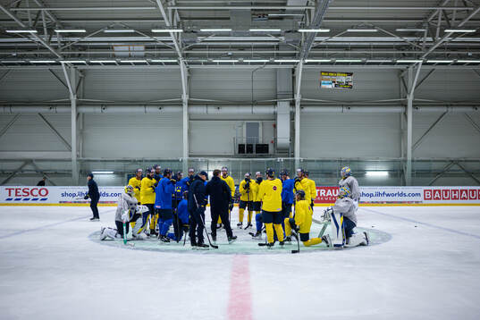 Players of Sweden at a practice session
