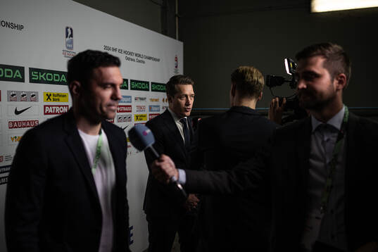 Head coach Sam Hallam of Sweden