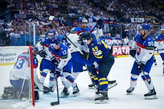 Andrej Golian of Slovakia och Fabian Zetterlund of Sweden