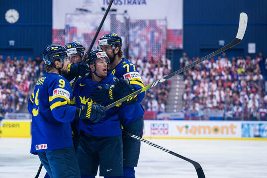 Bläddra bland fler bilder av 2024 IIHF Ice Hockey World Championship, day 12, Sweden - Slovakia 