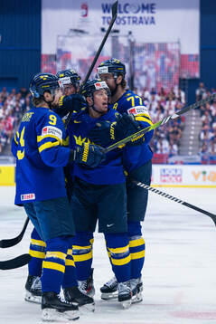 Adrian Kempe, Rasmus Dahlin, Victor Hedman and Lucas