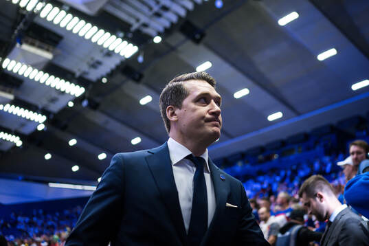 Head coach Sam Hallam of Sweden