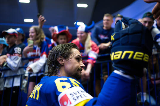 Erik Karlsson of Sweden