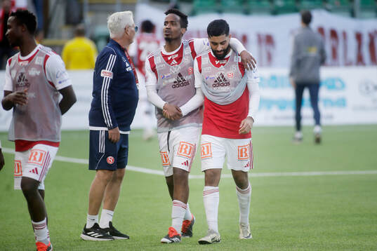 Sandvikens IFs Yannick Mukunzi och Amin Al-Hamawi deppar