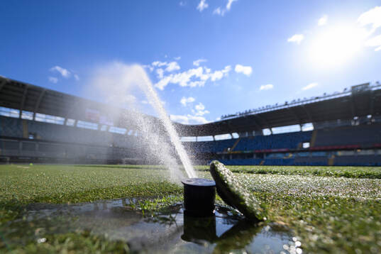 Gräsmattan vattnas på gamla Ullevi