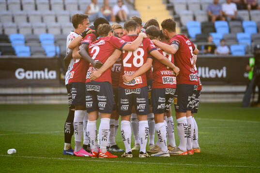 Örgrytes spelare samlas