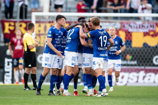 Trelleborgs Zander Hyltoft jublar med lagkamrater