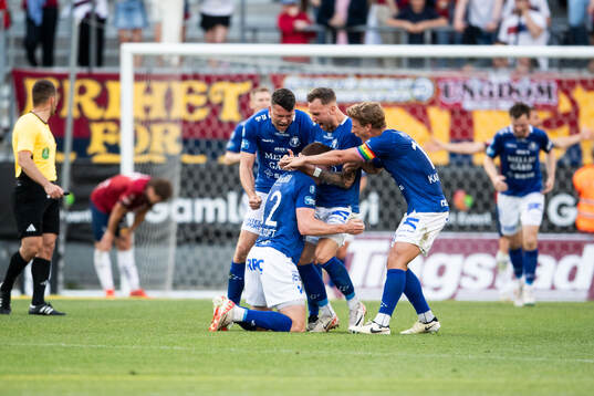 Trelleborgs Zander Hyltoft jublar med lagkamrater