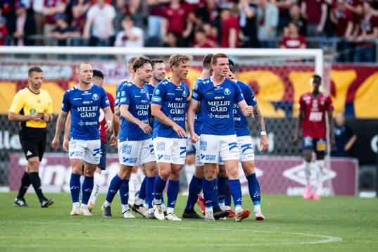 Trelleborgs Zander Hyltoft jublar med lagkamrater