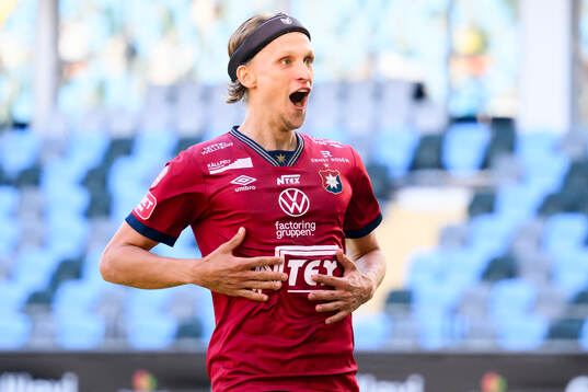 Örgrytes målskytt Charlie Vindehall jublar