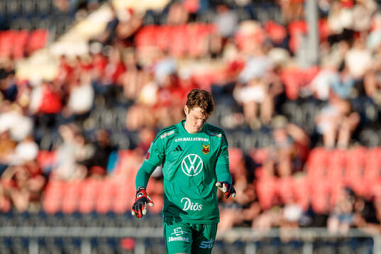 Östersunds Andrew Robert Mills deppar