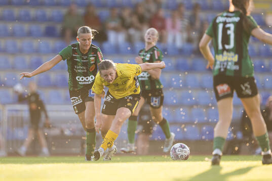 Varbergs BoISs Molly Qvarford och Elfsborgs Ellen Nilsson