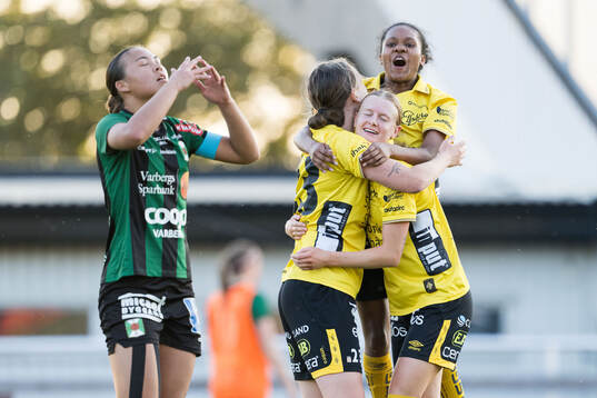 Elfsborgs Hanna Jiozon och Vanessa Lopez jublar