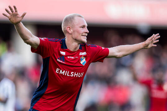 Östers Adam Bergmark Wiberg jublar