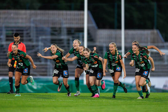 Varbergs BoISs spelare jublar