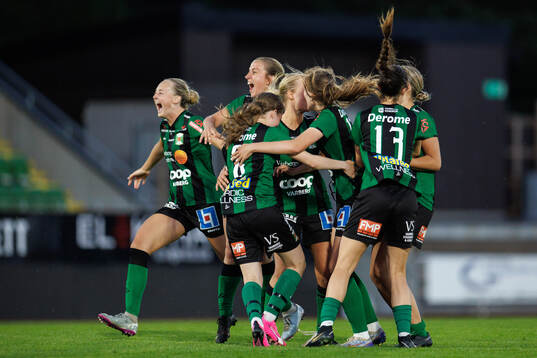 Varbergs BoISs spelare jublar
