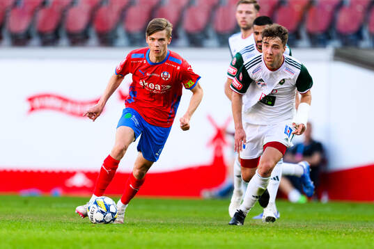 Helsingborgs Adrian Svanbäck och Skövde AIKs Filip Drinic