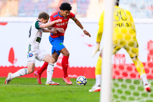 Skövde AIKs Samuel Sörman och Helsingborgs Milan Silva