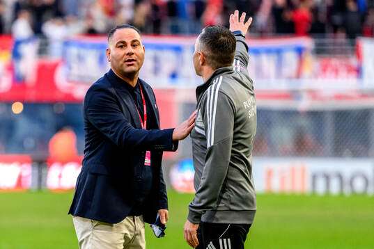 Helsingborgs klubbchef Reda Chahrour och Skövde AIKs