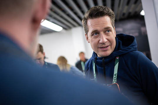 Head coach Sam Hallam of Sweden