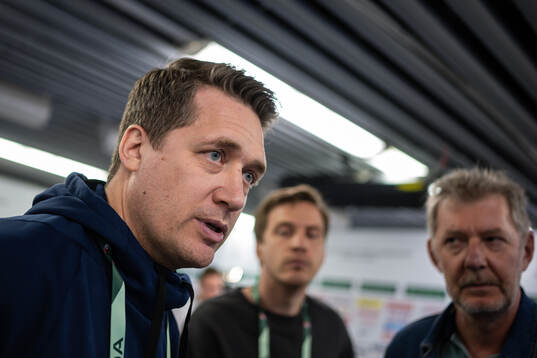 Head coach Sam Hallam of Sweden