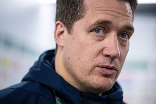 Head coach Sam Hallam of Sweden