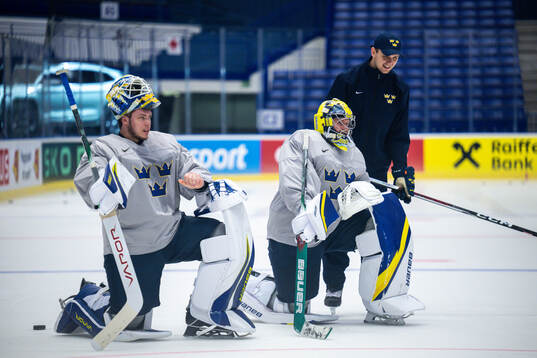 Goaltender Jesper Wallstedt, goaltender Filip Gustavsson