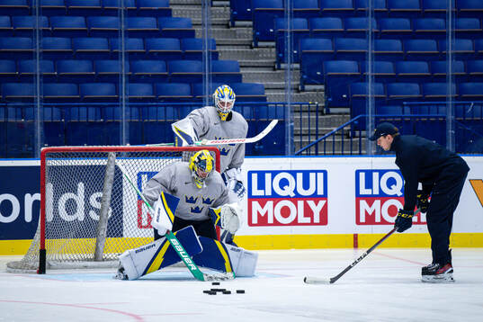 Goaltender Filip Gustavsson, goaltender Jesper Wallstedt