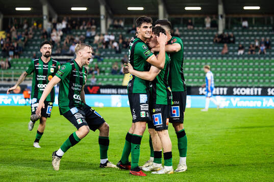 Varbergs Isak Bjerkebo jublar med lagkamrater