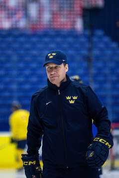 Head coach Sam Hallam of Sweden at a practice session