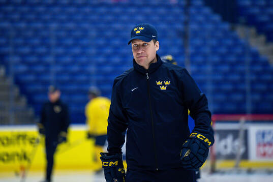 Head coach Sam Hallam of Sweden at a practice session
