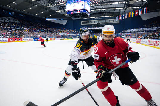 Moritz Muller of Germany and Andres Ambuhl of Switzerland
